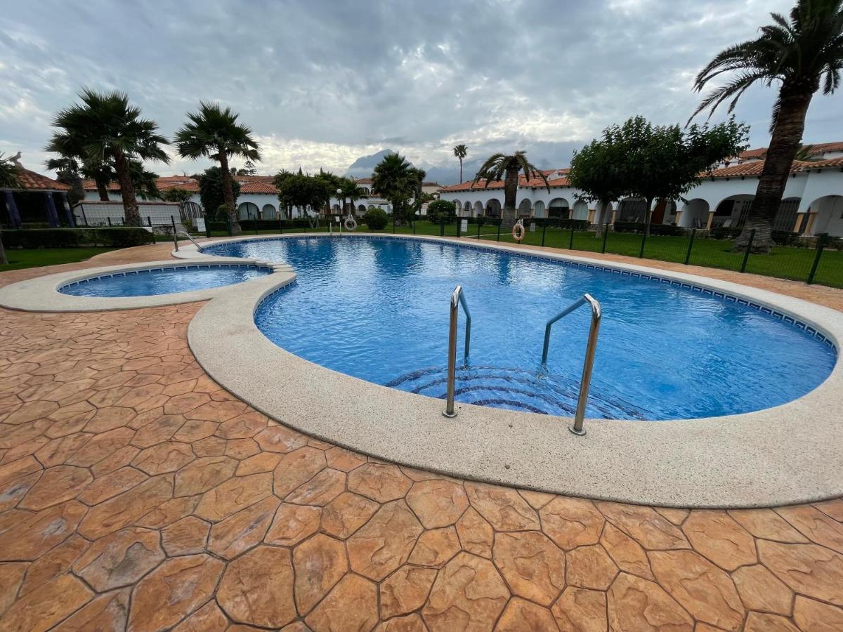 Bungalow Para 6 Pax A 7 Minutos De Playa Albir L'Alfas del Pi Luaran gambar